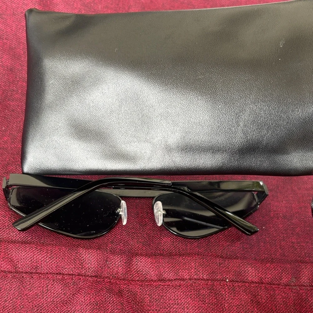Black Cat-Eye Sunglasses - Picture 5 of 6